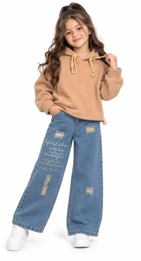 Girls' sweatshirt in Nancy fabric with chest embroidery.