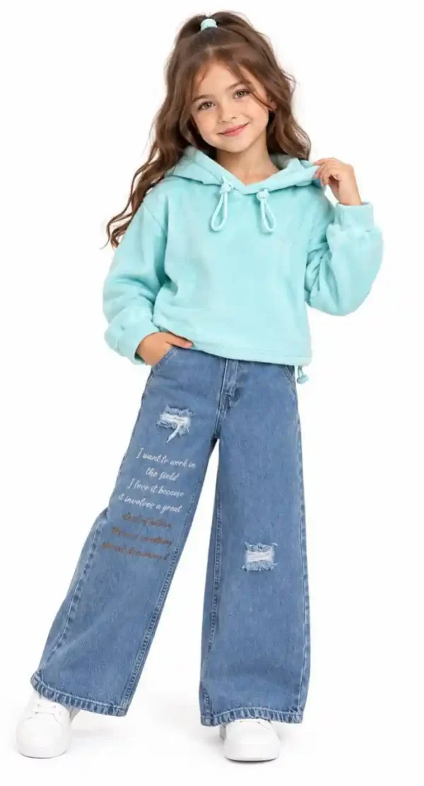 Girls' sweatshirt in Nancy fabric with chest embroidery.